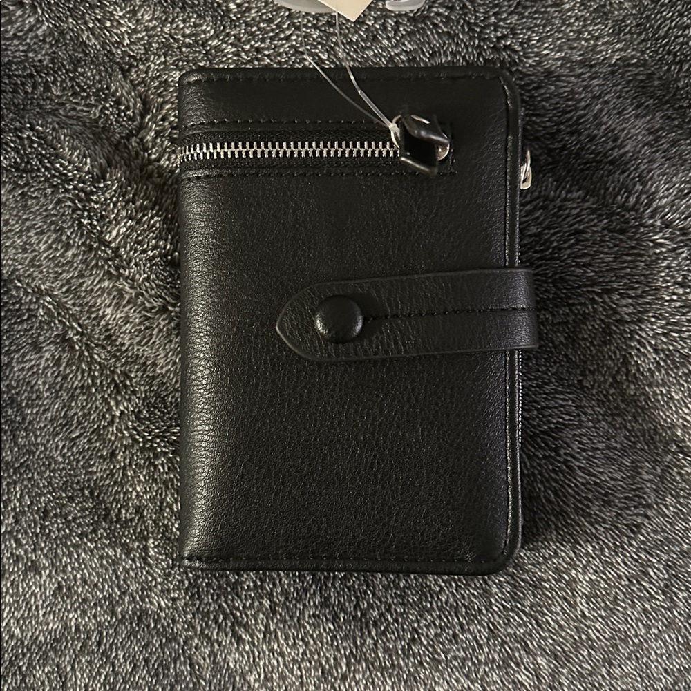 No Boundaries Black Wallet with Silver Zipper